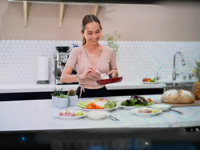 Ở xứ cờ hoa, Kim Hiền sản xuất show cá nhân về du lịch, đời sống bên cạnh công việc kinh doanh.