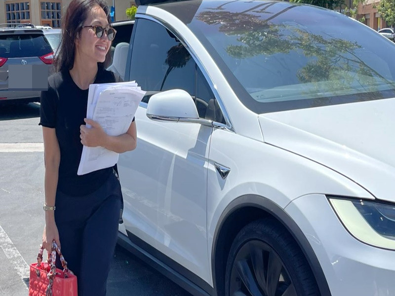 Thỉnh thoảng, “nàng Út Ráng” tham gia sinh hoạt văn nghệ tại cộng đồng nghệ sĩ hải ngoại.