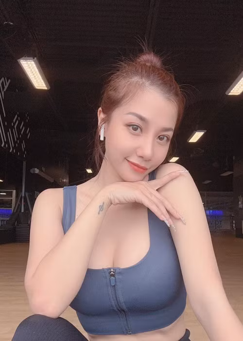 Để giữ vóc dáng thon gọn, "cô gái vừa ăn vừa hát" chăm chỉ tập luyện.