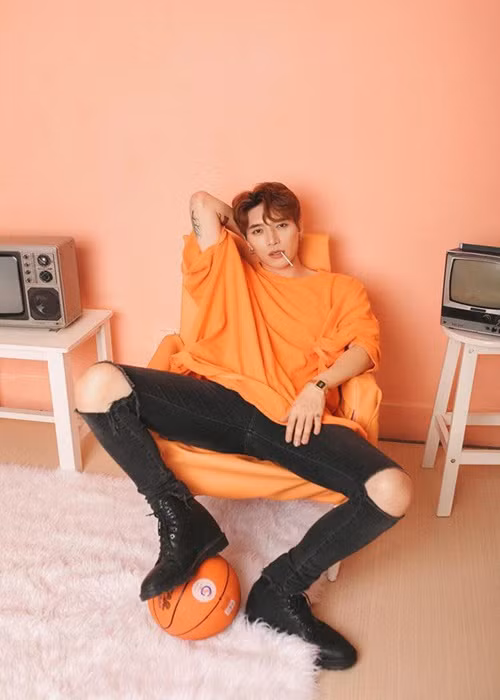 Nam nhạc sĩ từng chia sẻ, vì điển trai mà anh bị đồn là trai bao, cặp đại gia vì tiền.