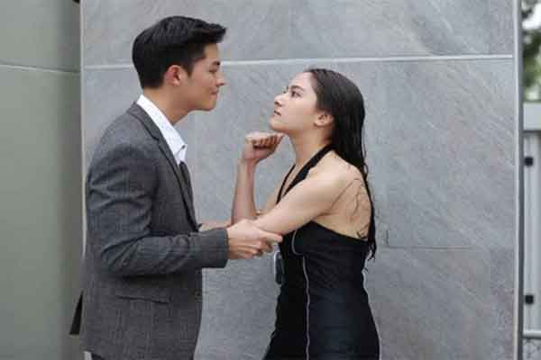 Mat an mat ngu khi moi ngay nhan mot bo hong o cong ty