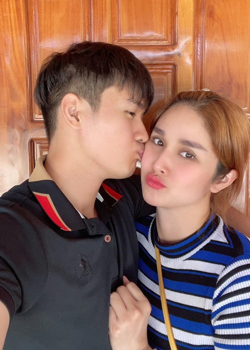 Anh “tinh be binh” cua Thao Trang va chong my nam kem tuoi