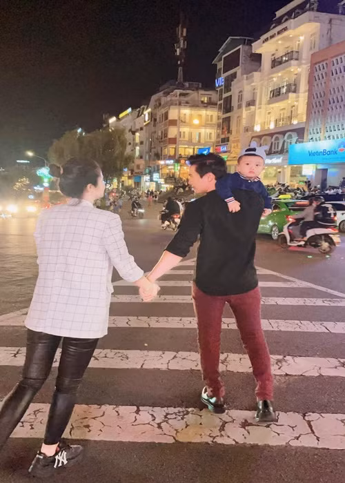 Quang Pháp đồng hành cùng Thảo Trang trong quá trình giảm cân sau khi cô sinh con.