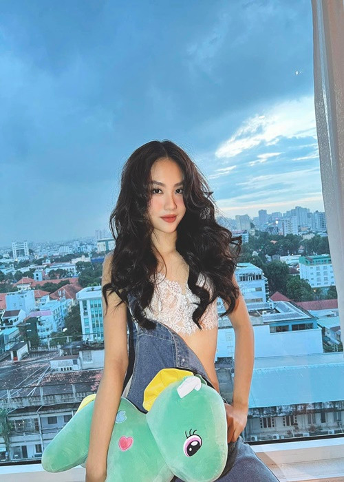 Mai Phương được khen có thần thái cuốn hút hơn sau khi đăng quang.