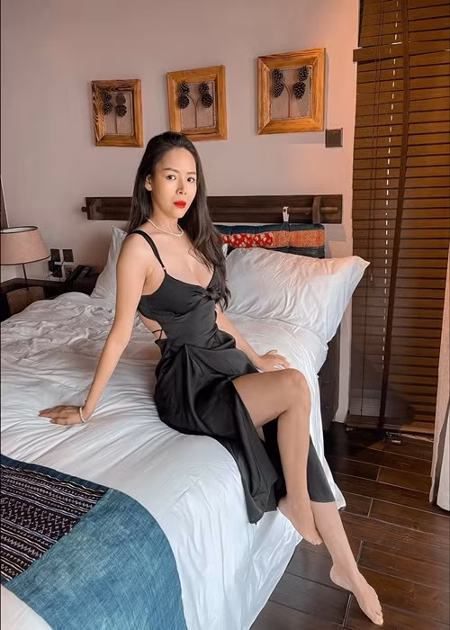 Diễm Hương là gương mặt quen thuộc với khán giả truyền hình qua các vai diễn trong phim "Hôn nhân trong ngõ hẹp", "Những nhân viên gương mẫu", “Gara hạnh phúc”.