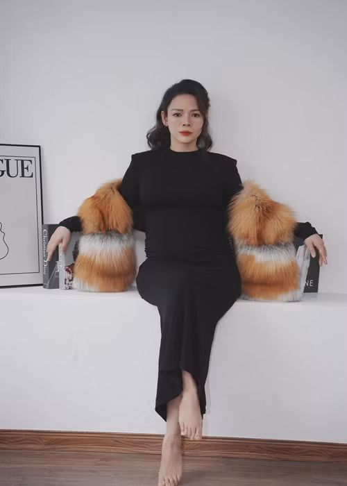 "Sau bao lâu chờ đợi cuối cùng em đã có baby rồi cả nhà ơi. Được đẻ tiếp rồi. Chồng em bảo đó là món quà 20/10 tuyệt vời nhất mà anh có thể tặng cho em. Nói thế chứ khoảnh khắc này tuyệt vời lắm luôn", Diễm Hương chia sẻ.