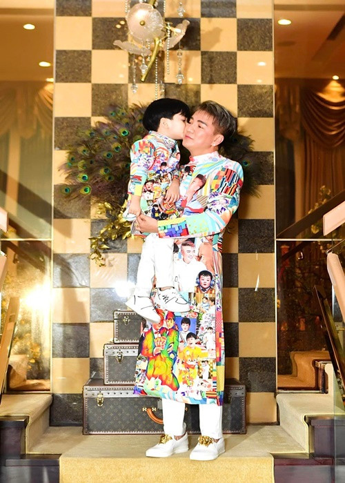 Mr Đàm vắng nhà trong những ngày cận Tết vì sang Mỹ.