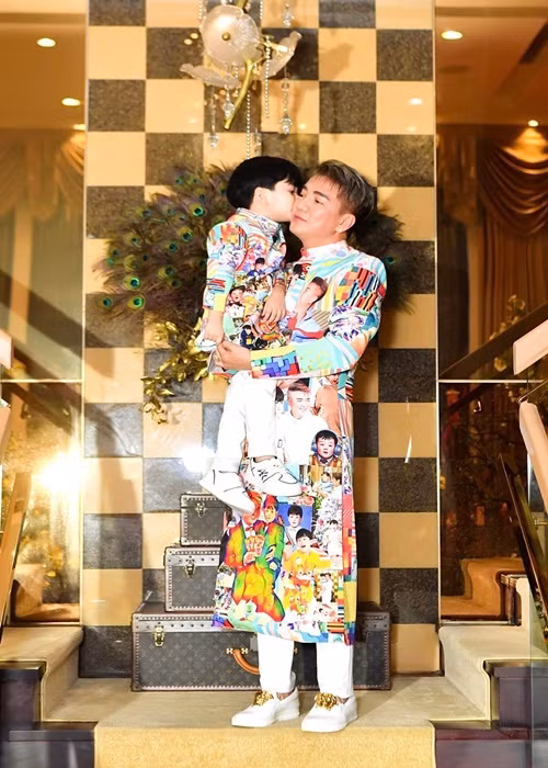 Mr Đàm vắng nhà trong những ngày cận Tết vì sang Mỹ.