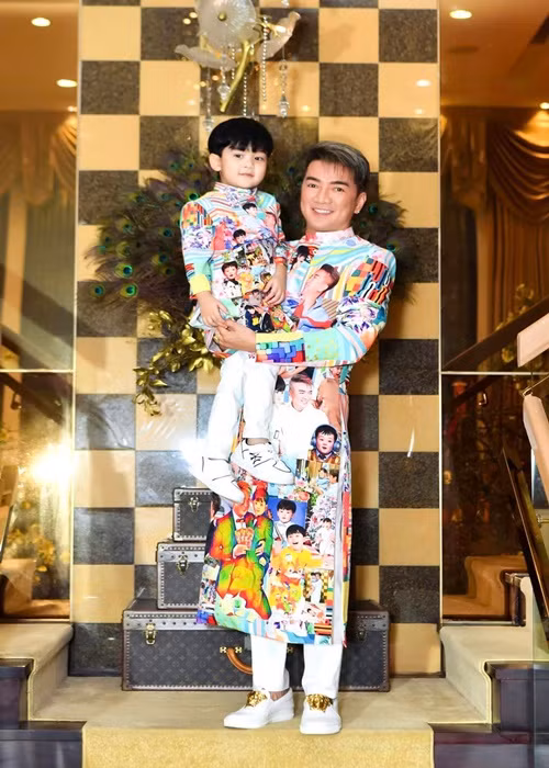 "Ông hoàng nhạc Việt" chia sẻ, mùng 1 Tết Nguyên đán 2023, hai cha con anh cũng sẽ mặc áo dài.