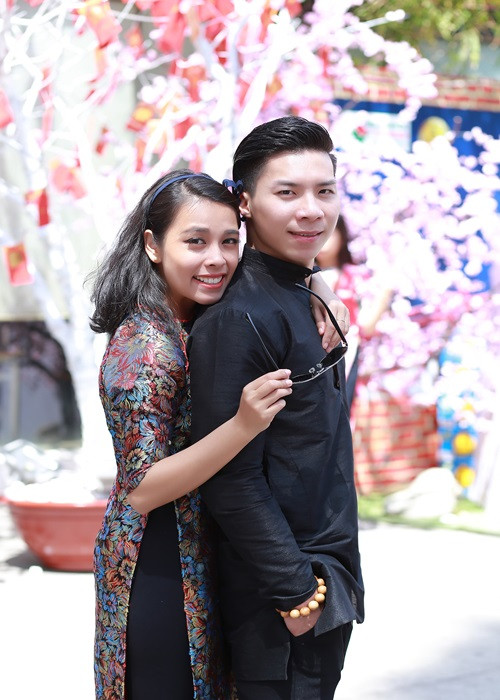 Quốc Nghiệp được xem là một trong những người chồng quốc dân khi chiều chuộng vợ hết mực.