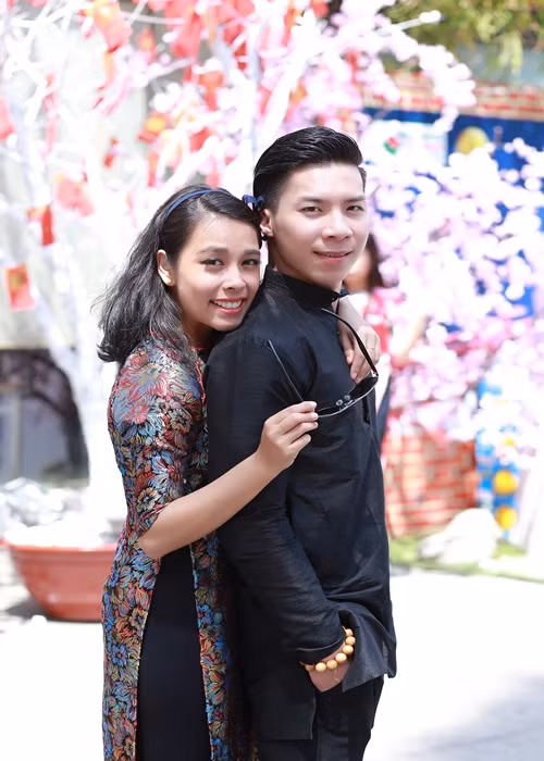 Quốc Nghiệp được xem là một trong những người chồng quốc dân khi chiều chuộng vợ hết mực.