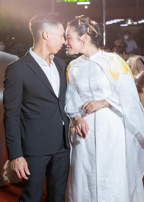 Có những sự kiện lớn mời Quốc Nghiệp đến tham dự nhưng vì Ngọc Mai mang bầu không đi được anh cũng nhất quyết không đi.