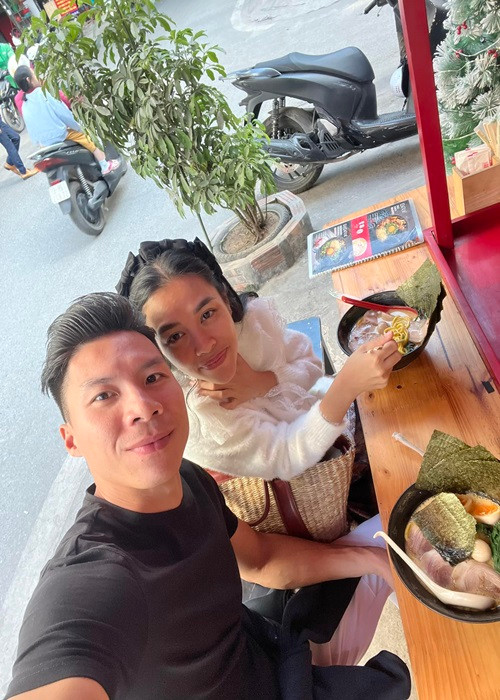 “Tôi muốn trả lại cho Ngọc Mai vị trí cô ấy cần đứng trong sự nghiệp, là một nghệ sĩ trên sân khấu, cống hiến cho khán giả và những người yêu thích giọng hát của Mai”, Quốc Nghiệp bày tỏ.