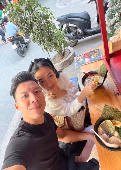 “Tôi muốn trả lại cho Ngọc Mai vị trí cô ấy cần đứng trong sự nghiệp, là một nghệ sĩ trên sân khấu, cống hiến cho khán giả và những người yêu thích giọng hát của Mai”, Quốc Nghiệp bày tỏ.