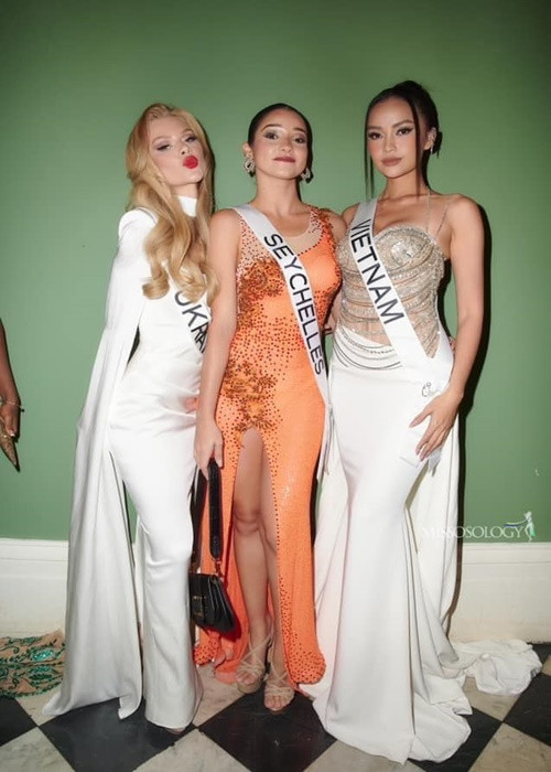 Đại diện Việt Nam cùng các thí sinh khác vừa trải qua phần thi phỏng vấn kín. Ảnh: Missosology