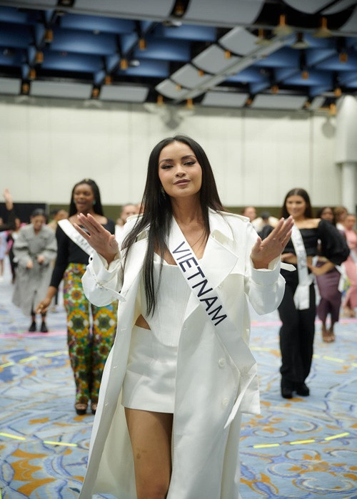 Trong buổi tổng duyệt, đại diện Việt Nam diện set trang phục tông trắng. Ảnh: Missosology