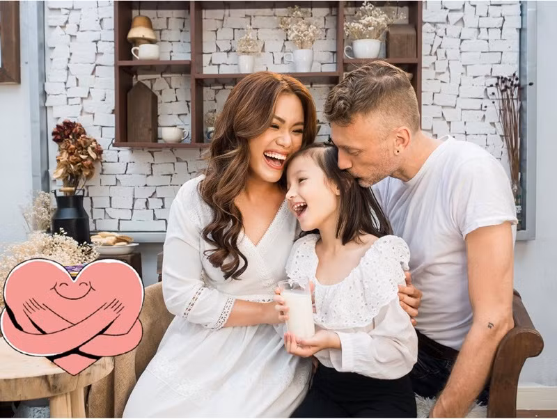 Sean Trace mê mệt giọng hát của Phương Vy, còn nữ ca sĩ cảm mến chồng vì hành động nhỏ khi anh dùng số tiền ít ỏi còn lại lúc gặp khó khăn để mua thức ăn cho chú chó cưng.