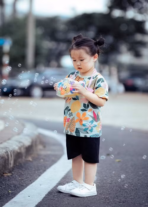 Từ khi 5 - 6 tháng tuổi, Bào Ngư đã có cát-sê riêng khi chụp ảnh quảng cáo với bố.