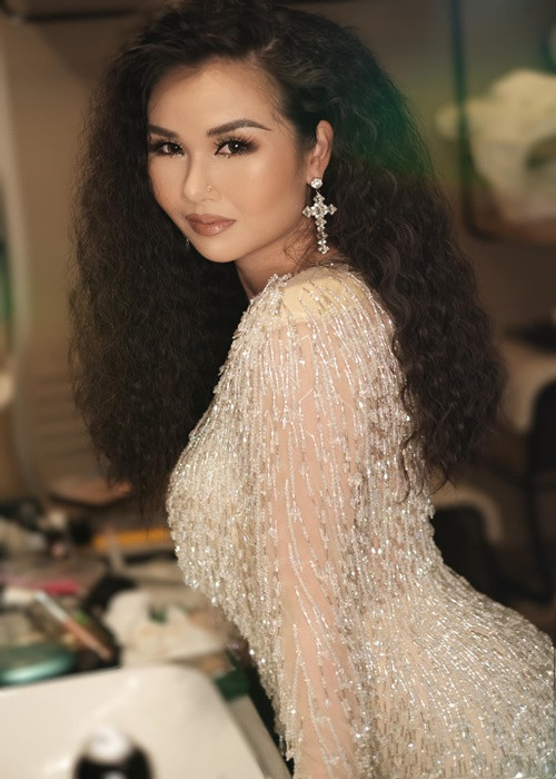 Đến nay, chồng người Ấn Độ của Võ Hạ Trâm cũng ăn chay giống vợ.