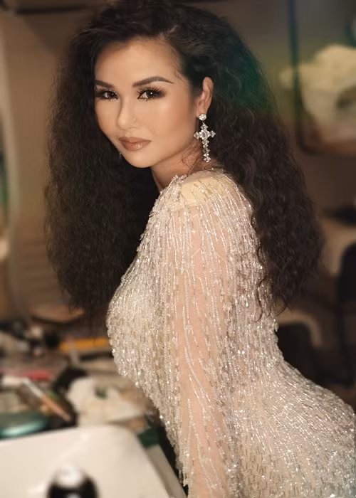 Đến nay, chồng người Ấn Độ của Võ Hạ Trâm cũng ăn chay giống vợ.