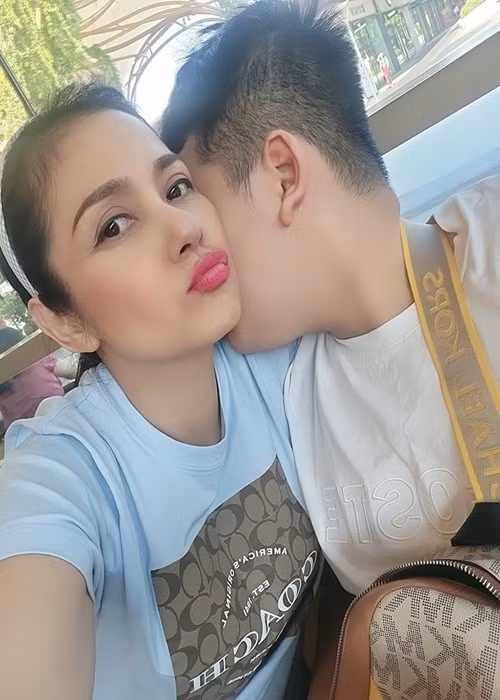 Việt Trinh cũng là một trong số những sao Việt du xuân ở nước ngoài.