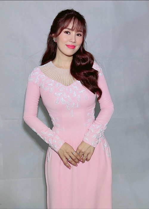 Lê Phương từng có màn giảm cân ngoạn mục sau khi sinh lần 2. Cô đã giảm gần 30kg.