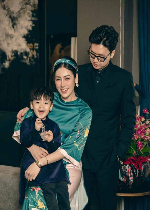 Dịp Tết, Tú Anh tăng cân vì ăn bánh chưng rán.