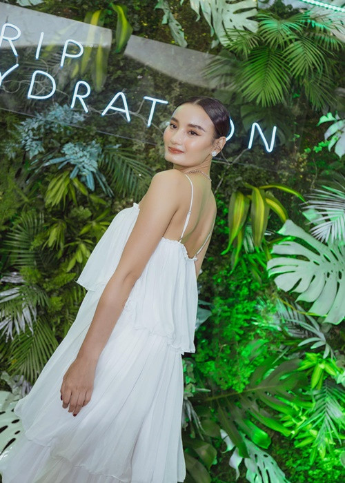 Theo chân dài, dù cô có vòng một phẳng lì, ông xã Đỗ An vẫn mê mẩn.