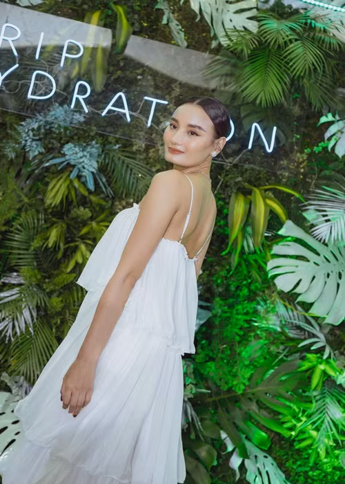 Theo chân dài, dù cô có vòng một phẳng lì, ông xã Đỗ An vẫn mê mẩn.