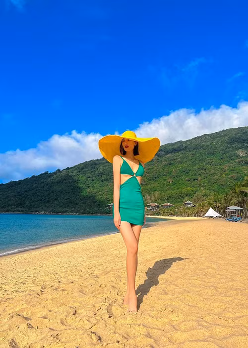 Lê Thúy cho biết, cô có thể nâng ngực để có vòng một gợi cảm nhưng cô nhất quyết không dao kéo.