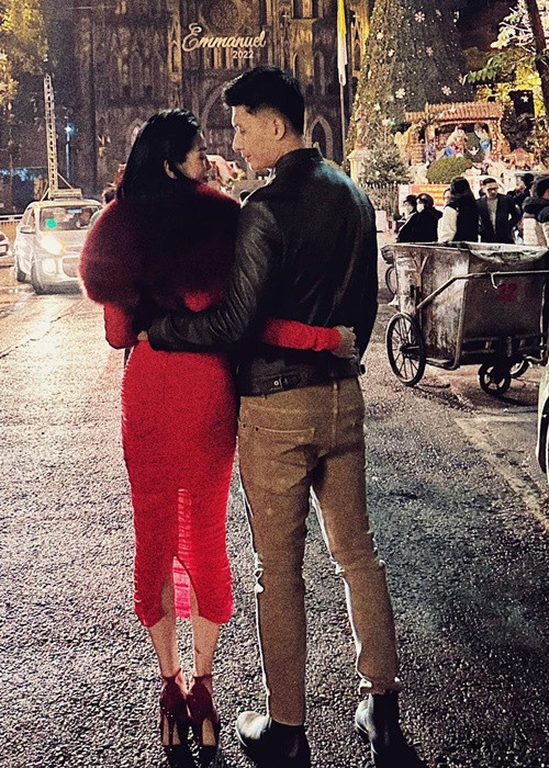 Kể từ khi gắn bó đến nay, Lâm Bảo Châu luôn chiều chuộng Lệ Quyên. Anh trổ tài nấu ăn cho nữ hoàng Bolero, trở thành huấn luyện viên gym tại gia cho bạn gái.