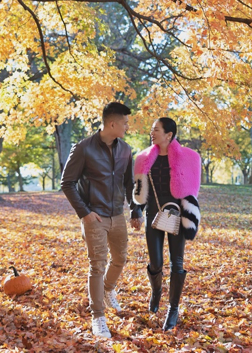 Anh không ngừng nỗ lực để làm chỗ dựa cho nữ ca sĩ mà chẳng cần nói ra.