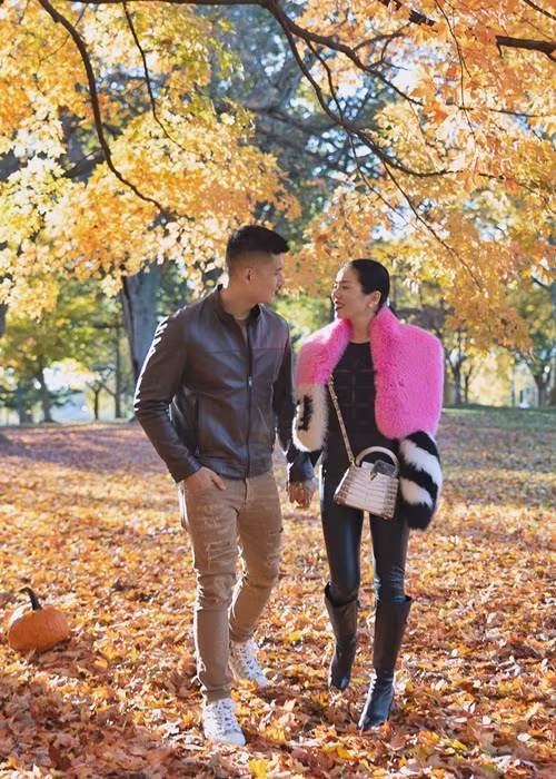 Anh không ngừng nỗ lực để làm chỗ dựa cho nữ ca sĩ mà chẳng cần nói ra.