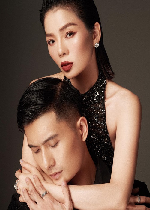 “Anh luôn nhẫn nhịn vị tha dù thiệt thòi rất nhiều khi bao điều tốt đẹp của bản thân không phải lúc nào cũng được đánh giá đúng”, nữ ca sĩ dành lời ngọt ngào cho nửa kia.