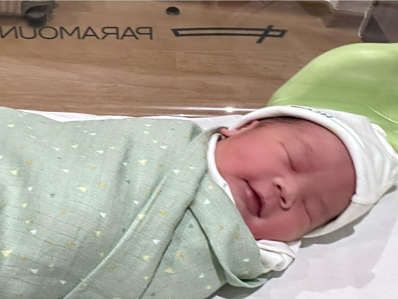 Bà xã Lê Hiếu sinh con trai đầu lòng vào tháng 10/2022.