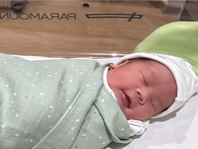 Bà xã Lê Hiếu sinh con trai đầu lòng vào tháng 10/2022.