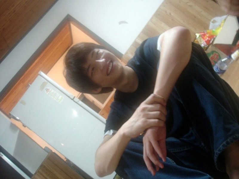 Năm thứ 3 đại học, Song Joong Ki đăng ký vào trường điện ảnh vì muốn trở thành diễn viên. Sau 7 tháng đào tạo, anh vừa diễn vừa đi học. Ảnh: Thế giới điện ảnh