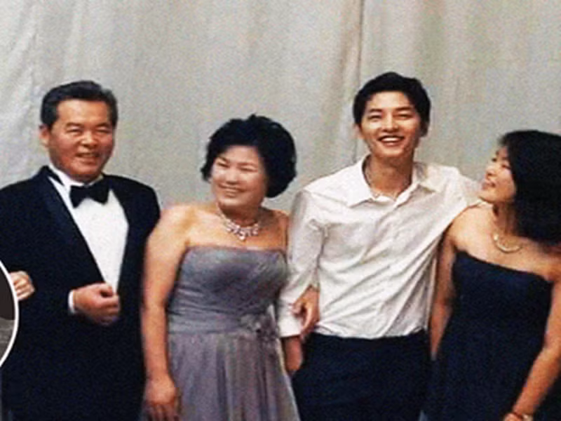 Song Joong Ki bắt đầu đặt mục tiêu trở thành diễn viên khi còn học cấp 2. Ban đầu cha mẹ Song Joong Ki ủng hộ mong muốn này, nhưng sau đó cả hai đã phản đối quyết liệt. Dần dần, cha mẹ Song Joong Ki cũng đồng ý. Ảnh: Khám phá