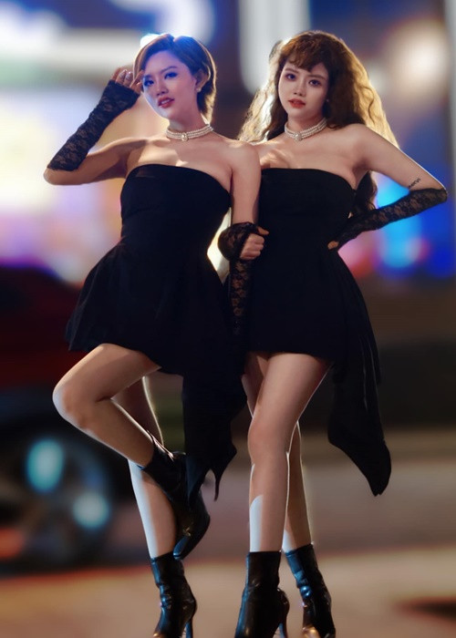 Bảo Anh và Bảo Trân gợi cảm không kém cạnh nhau.
