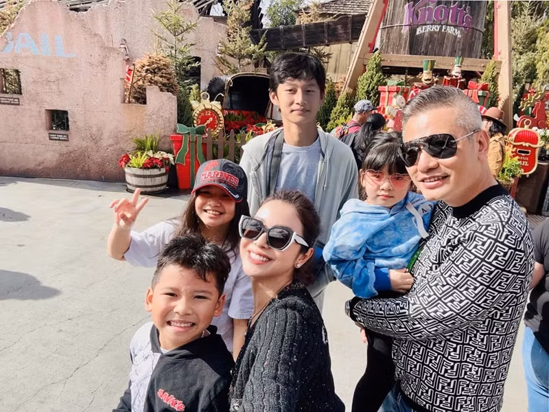 Những năm qua, Bảo Nam chủ yếu sống cùng ông bà ngoại ở Mỹ, thi thoảng cậu nhóc về Việt Nam sống cùng mẹ, cha dượng và các em.