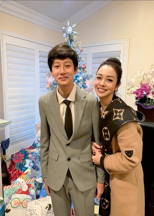 Bảo Nam là con trai của người đẹp và chồng cũ - ca sĩ Quang Dũng.