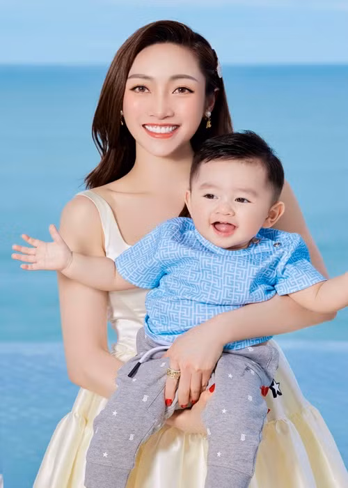 Con trai của Thùy Chang kháu khỉnh, được khen ngợi như hot boy nhí.