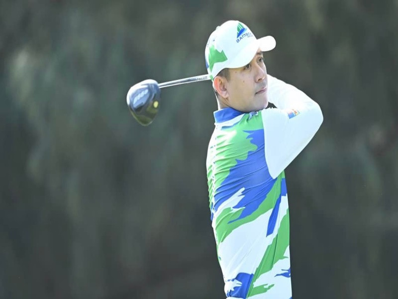 Nam ca sĩ sinh năm 1978 giải trí bằng môn thể thao giới nhà giàu đam mê là đánh golf. Ảnh: FBNV