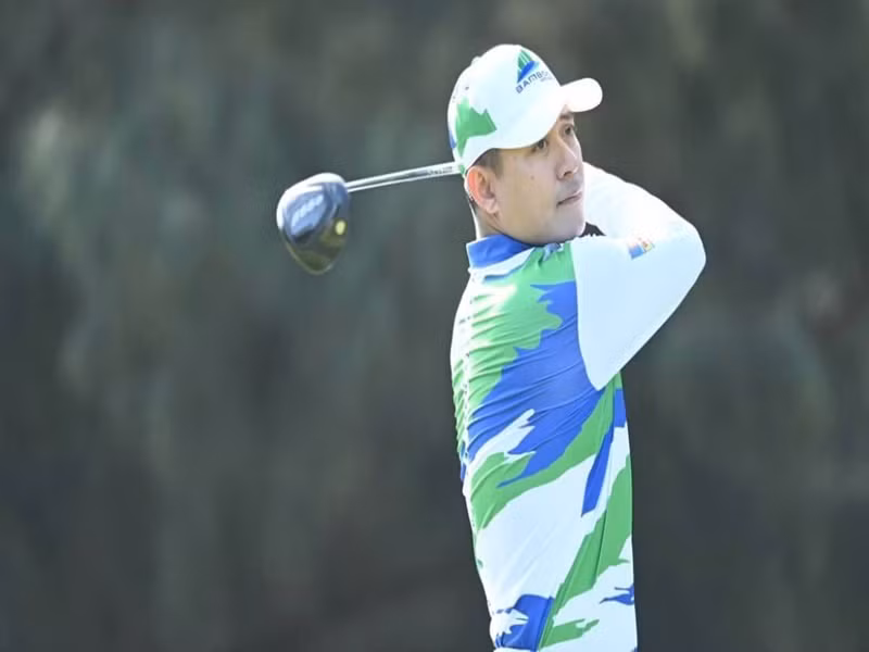 Nam ca sĩ sinh năm 1978 giải trí bằng môn thể thao giới nhà giàu đam mê là đánh golf. Ảnh: FBNV