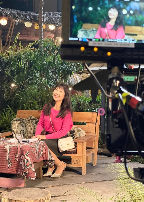 Thu Hương vẫn miệt mài hoạt động nghệ thuật trong những năm qua. Có thời gian, cô làm MC chương trình “Đuổi hình bắt chữ” Ảnh: FBNV