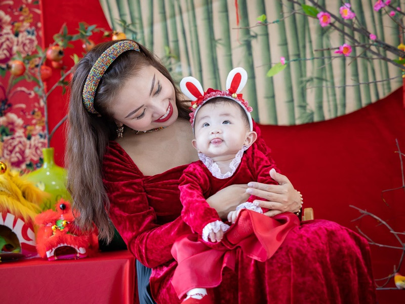 Nhóc tì nhà Vân Hugo có nhiều biểu cảm đáng yêu.