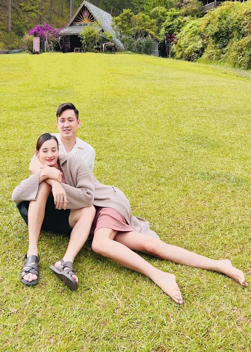 Với Lê Thúy, tình yêu không phải là những lời thề non hẹn biển, chỉ đơn giản là cùng nhau bình yên qua ngày.