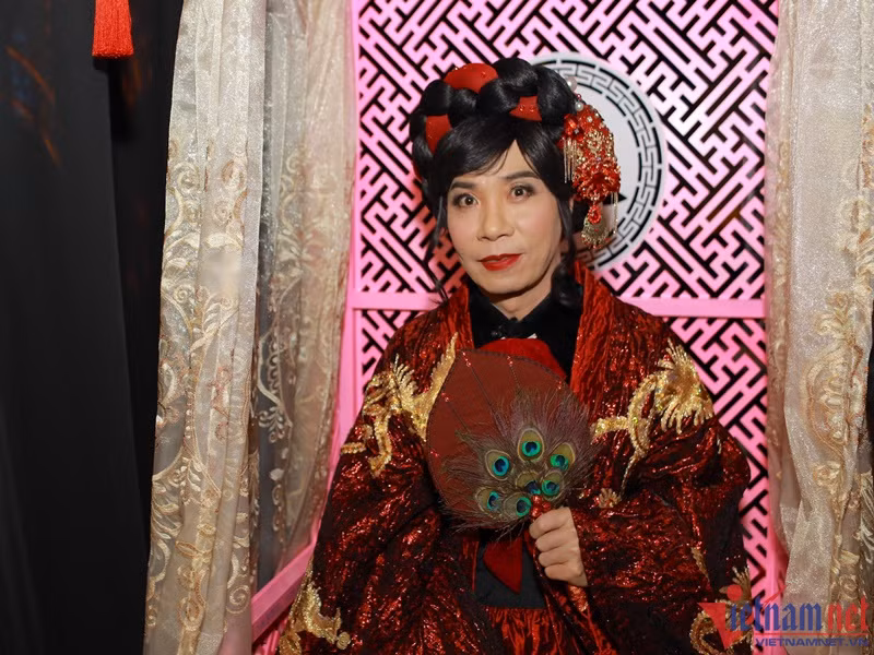 Diện mạo của Công Lý trong buổi đầu tiên Táo Quân 2023 ghi hình Dien mao cua Cong Ly trong buoi dau tien Tao Quan 2023 ghi hinh