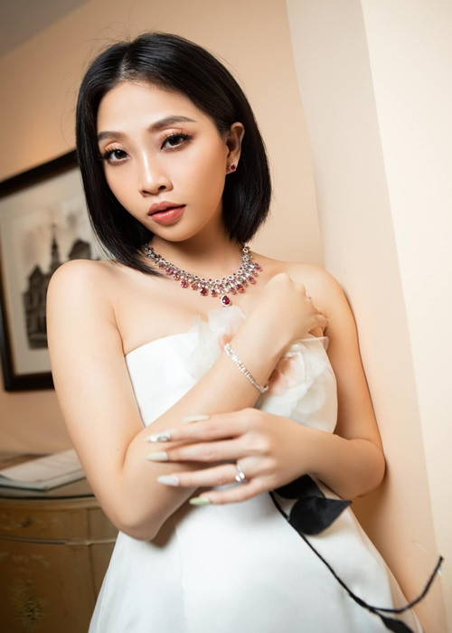 Chan dung Lieu Ha Trinh vuong on ao chia se tin don that thiet