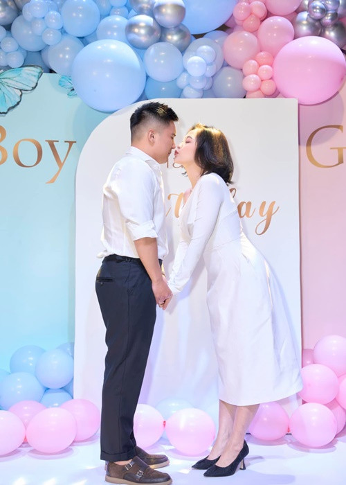 Liêu Hà Trinh kết hôn năm 2022. Nửa kia của nữ MC tên Anh Khoa, là một doanh nhân trẻ tại Hà Lan chuyên về lĩnh vực đầu tư nhà hàng khách sạn, nghiên cứu ẩm thực. Ảnh: FBNV